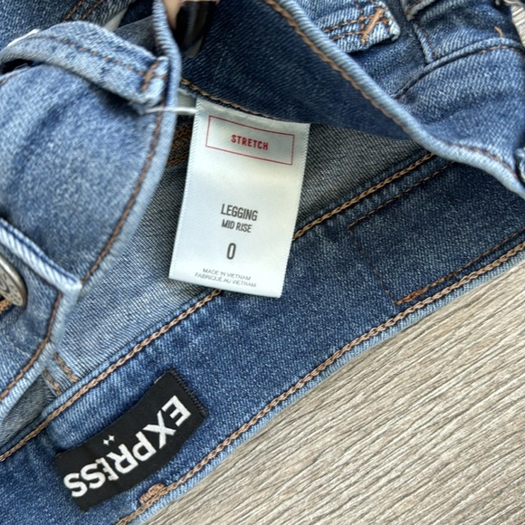 Express Jeans - Picture 2 of 3